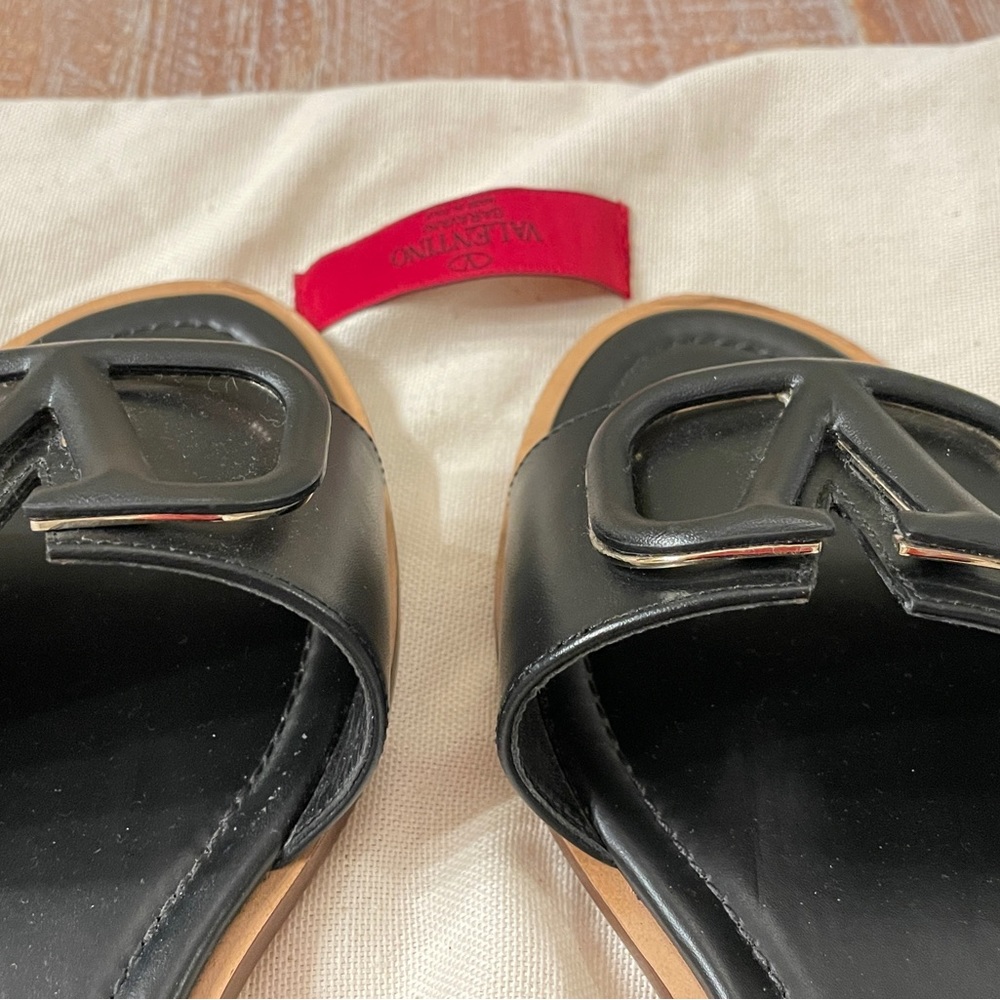 VALENTINO Slides - Picture 3 of 10